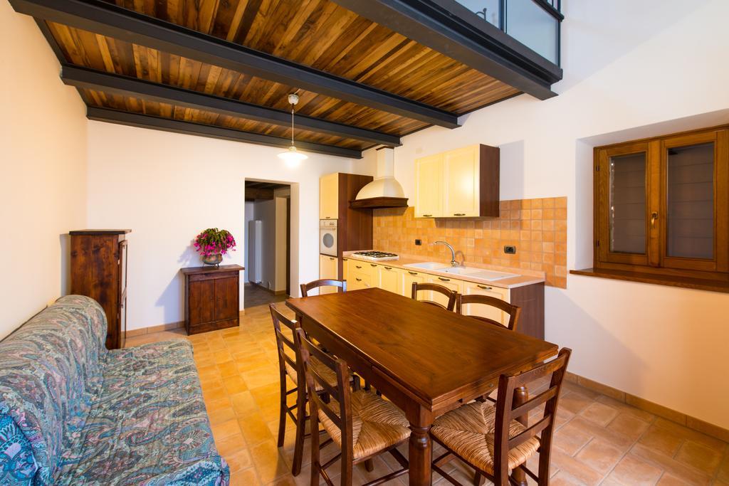 Casetta In Pietra Acqualagna Room photo